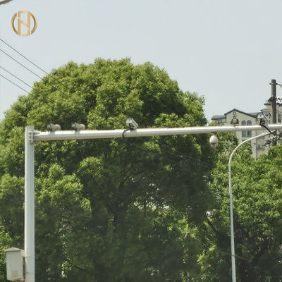ক্রস রোডের জন্য সোজা প্রকারের ট্র্যাফিক সিগন্যাল পোস্ট 3 এম 6 এম উচ্চ স্থায়িত্ব