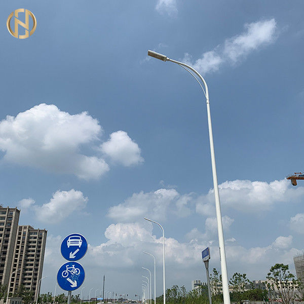 উচ্চ কার্যকারিতা আলো জন্য টেকসই গরম ডুব গ্যালভানাইজড ইস্পাত স্ট্রিট লাইট মেরু
