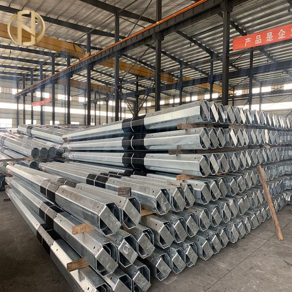 কালো পেইন্টিং বৈদ্যুতিক পাওয়ার পোল 10M 700daN বৈদ্যুতিক ইউটিলিটি পোল